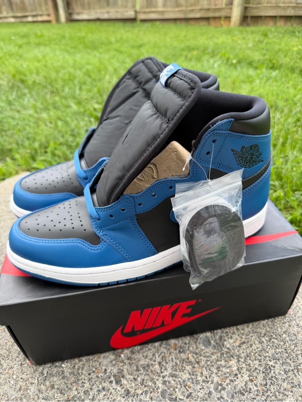 Jordan 1 Retro High OG “Dark Marina Blue”